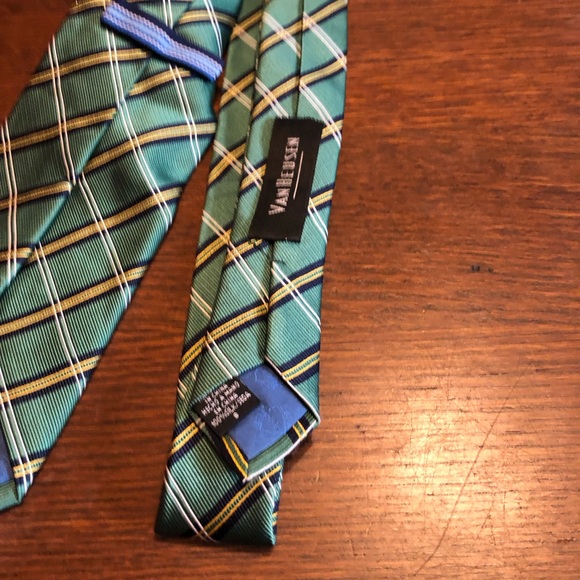 Final Clearance used green plaid tie - Picture 2 of 4